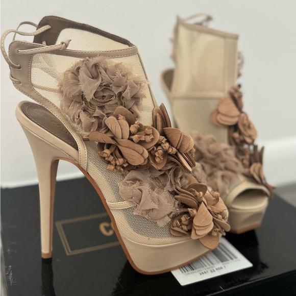 BNIB Colin Stuart Mesh Floral Booties/Heels in Nude, Size 7 - Picture 4 of 6